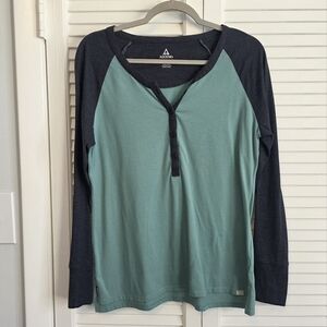 Ascend Women's Green and Navy Long Sleeve Henley Tee